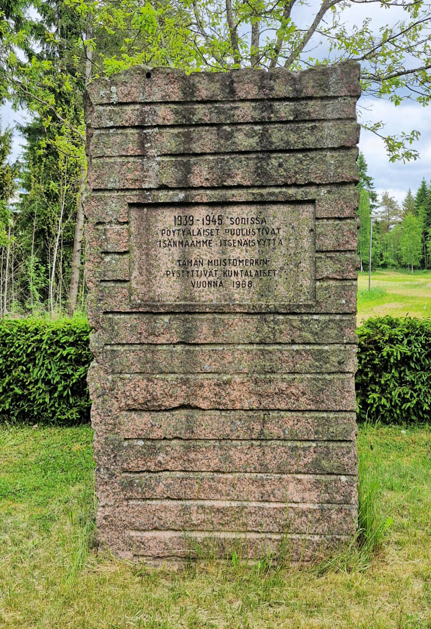 Kivipaasi, jossa muistetaan veteraaneja.