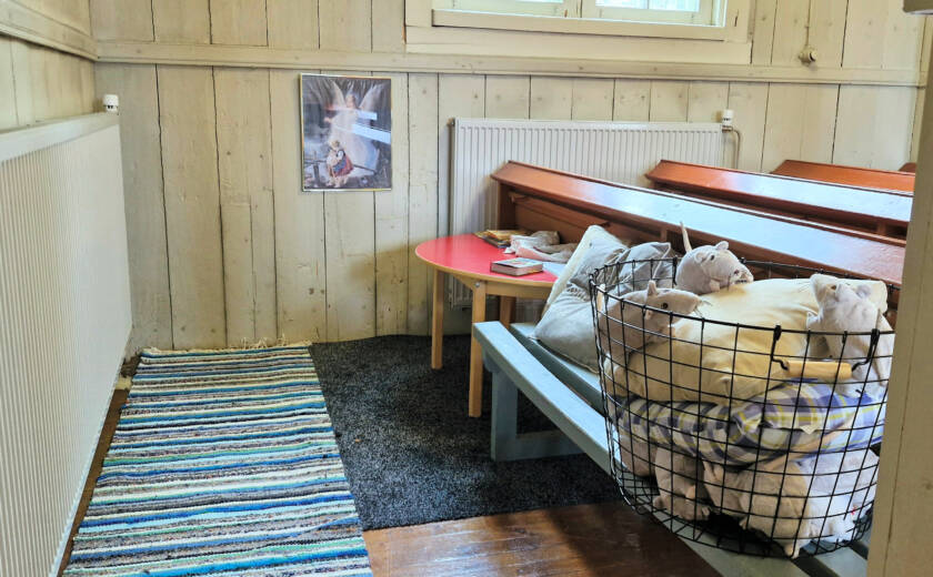 Kirkon leikkinurkkaus leluineen.