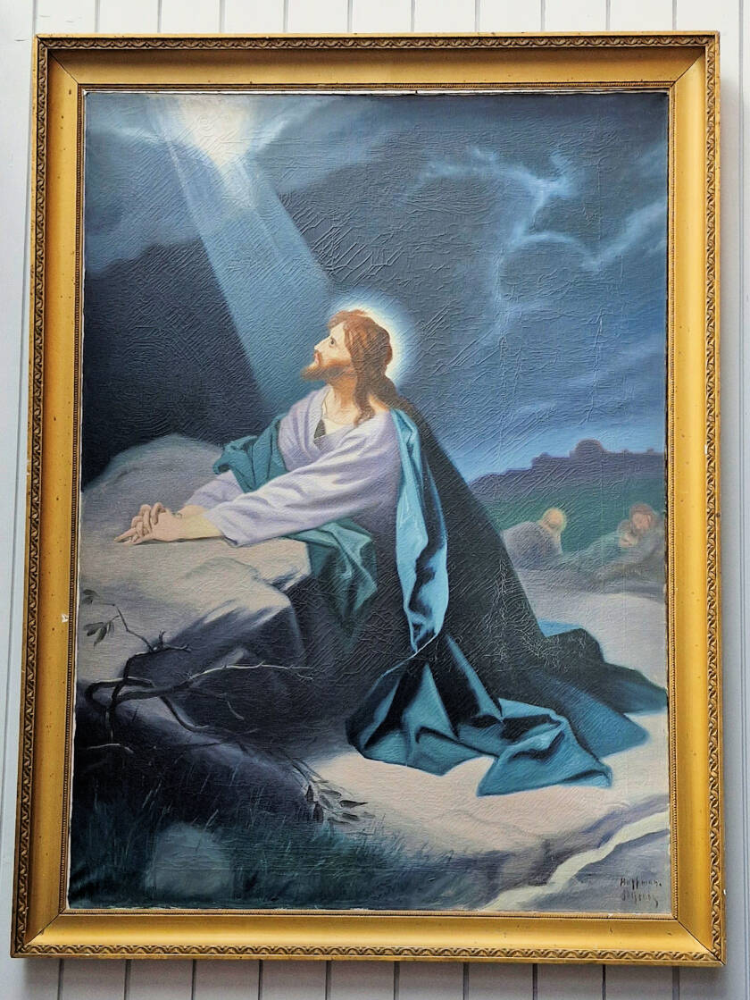 Taulussa Jeesus polvistunut kiven eteen kädet ristisä.