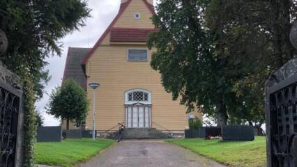 Puukirkon kuva.